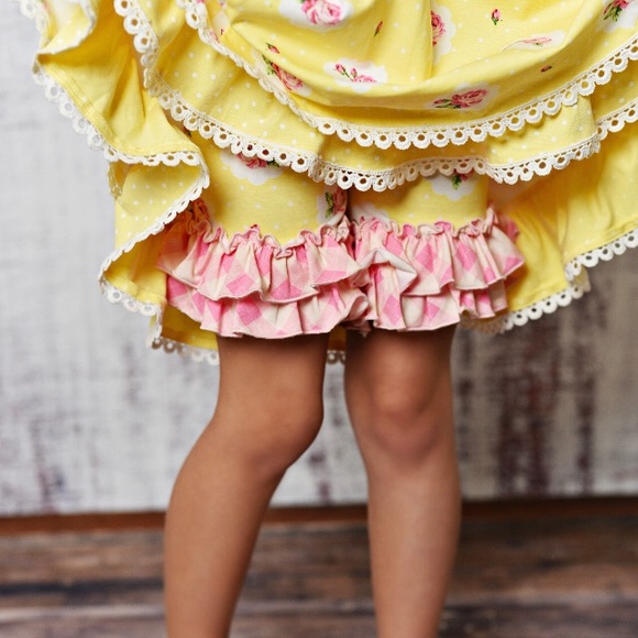 Swoon Baby Buttercup Shorts - Picture 2 of 3